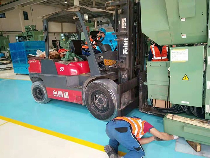 大型設備搬運，吊裝